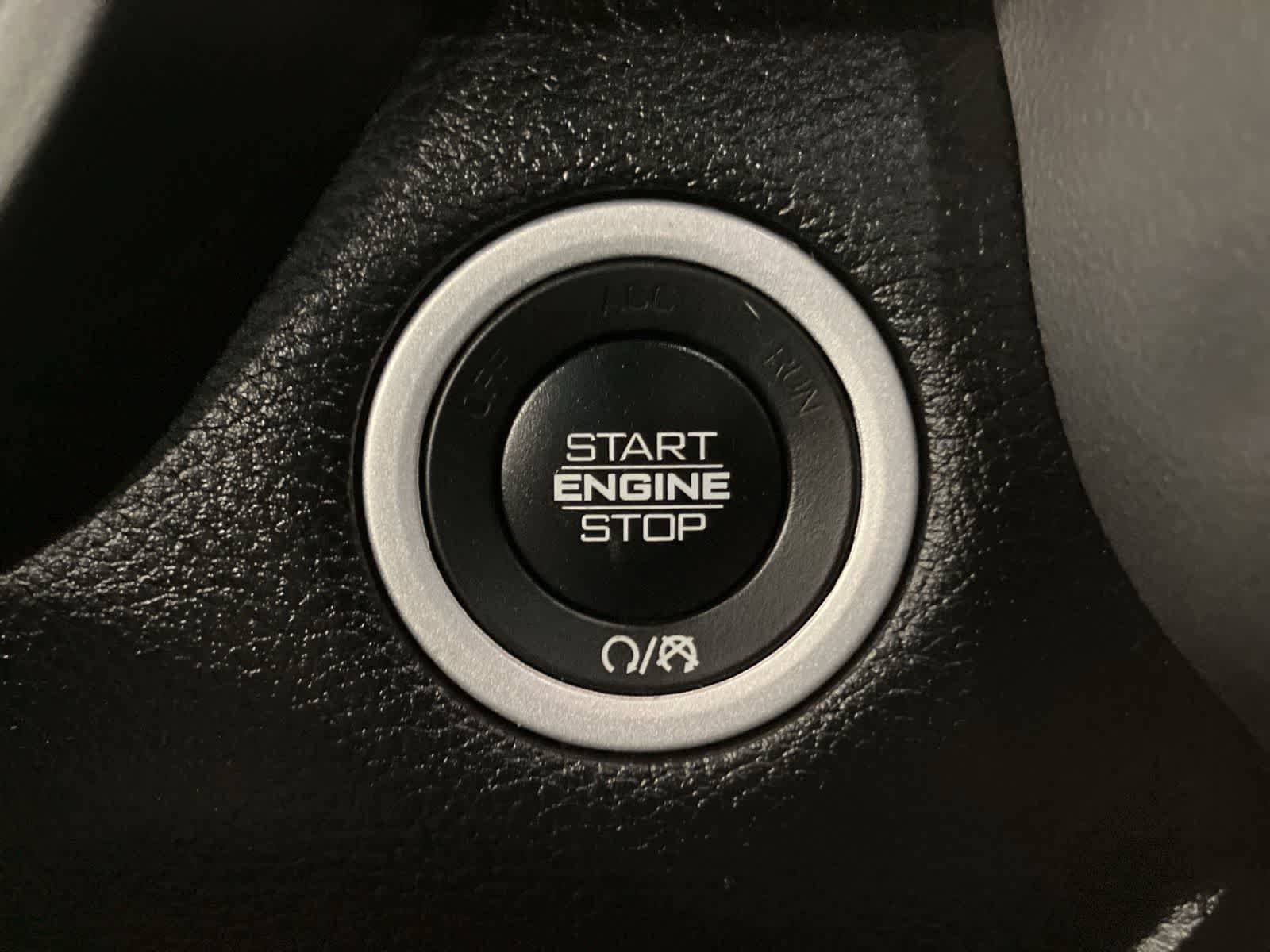 Used 2022 RAM 1500 Laramie AWD/4WD image 17