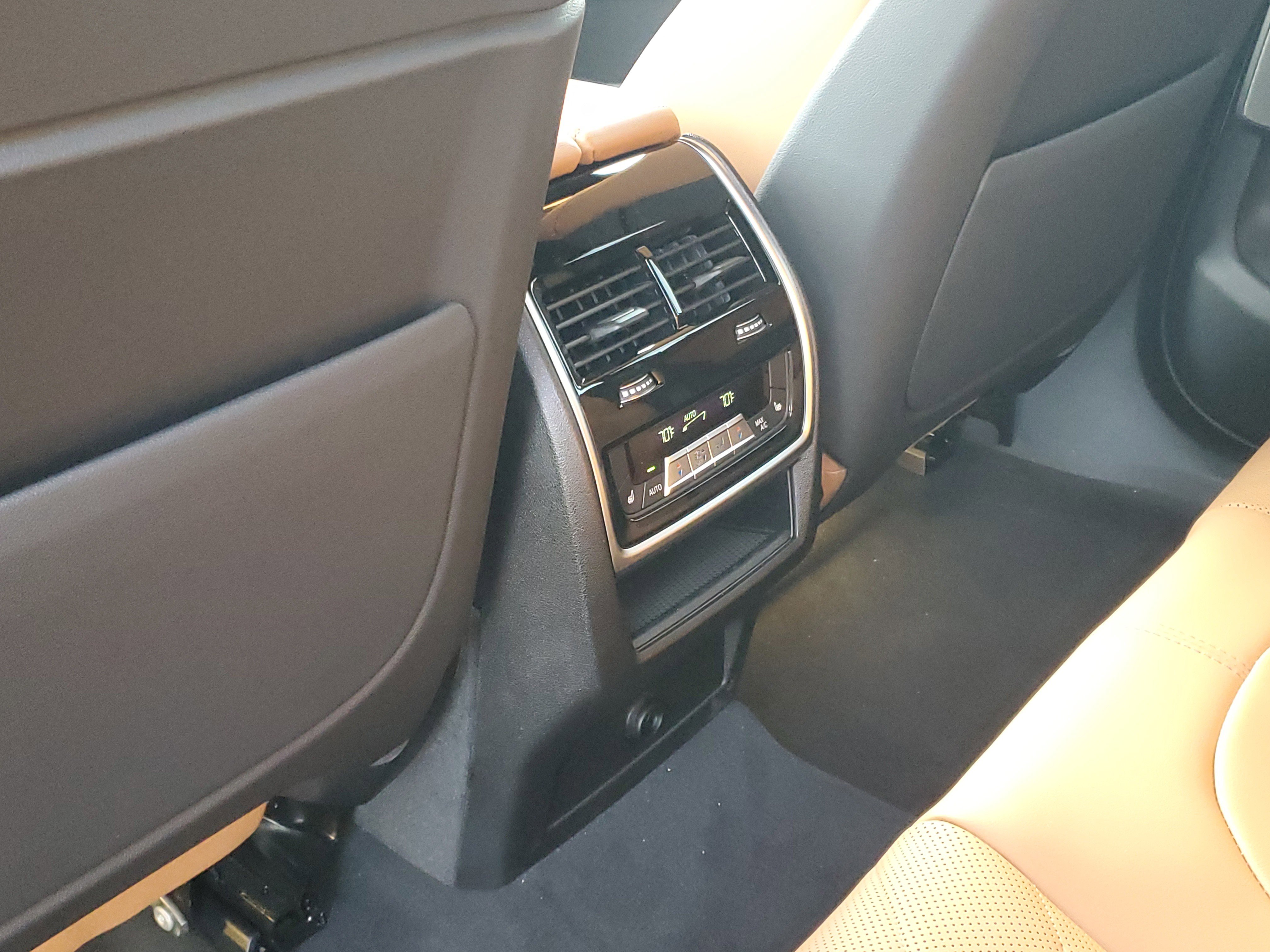 New 2026 BMW X6 xDrive40i w/ Climate Comfort Package image 25