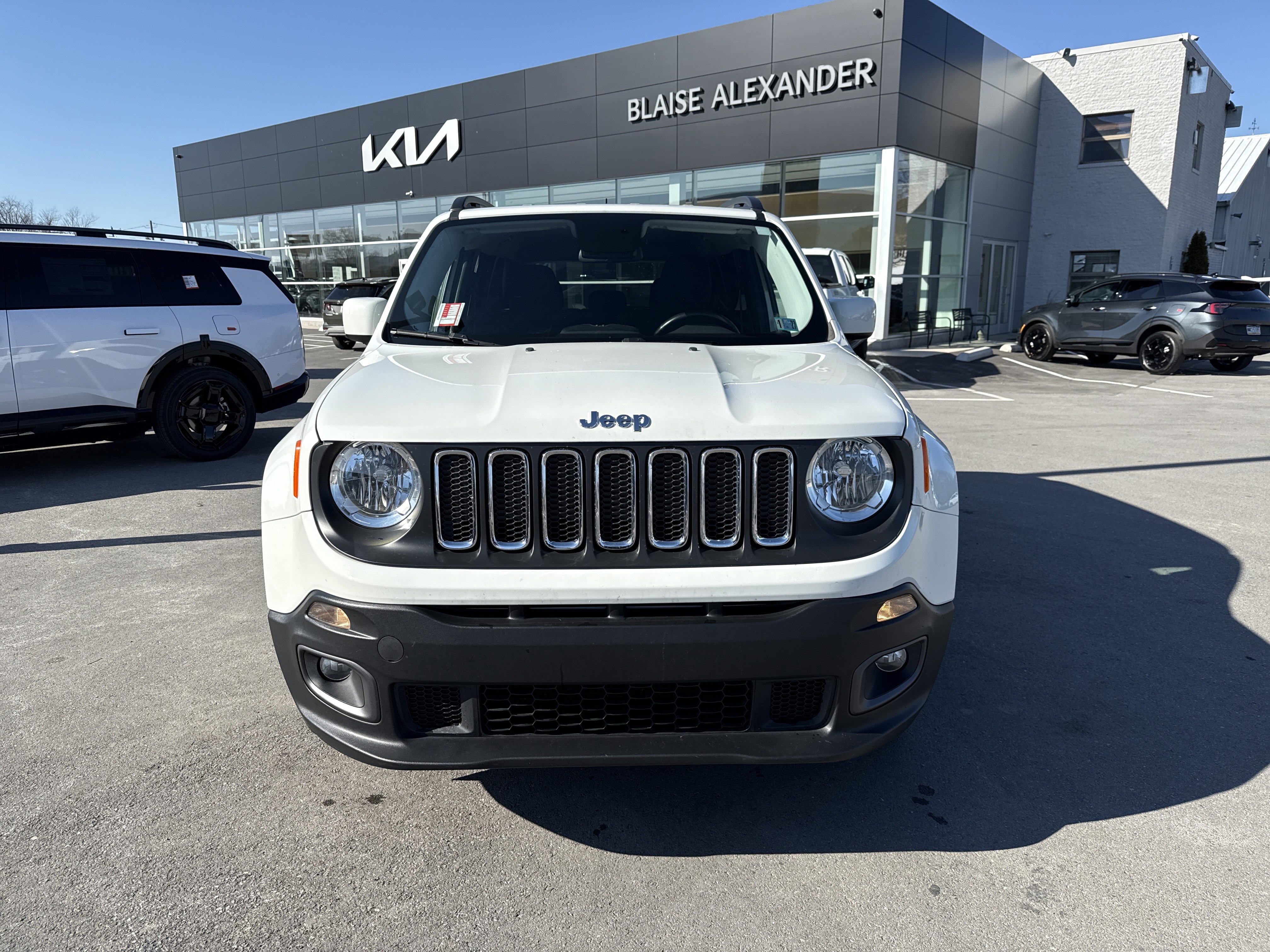 Used 2016 Jeep Renegade Latitude w/ Cold Weather Group image 9