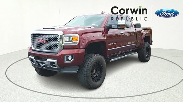 Used 2017 GMC Sierra 2500 Denali w/ Duramax Plus Package AWD/4WD image 3