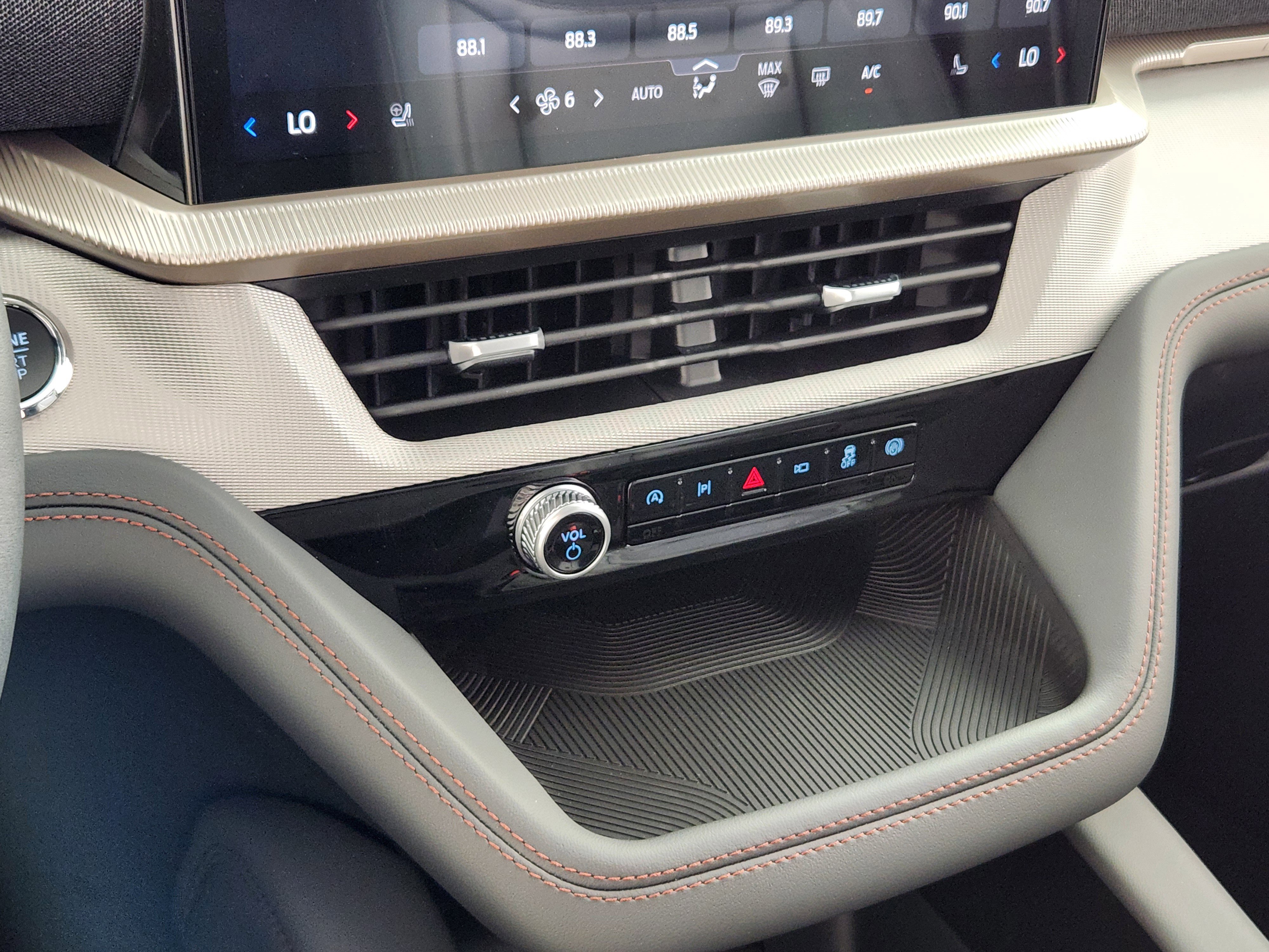 New 2026 Ford Explorer Active w/ Active Comfort Package image 24