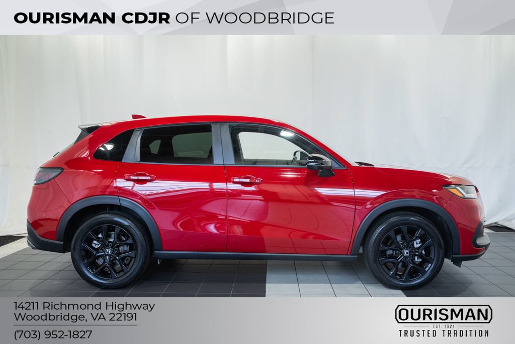 Used 2025 Honda HR-V Sport image 3