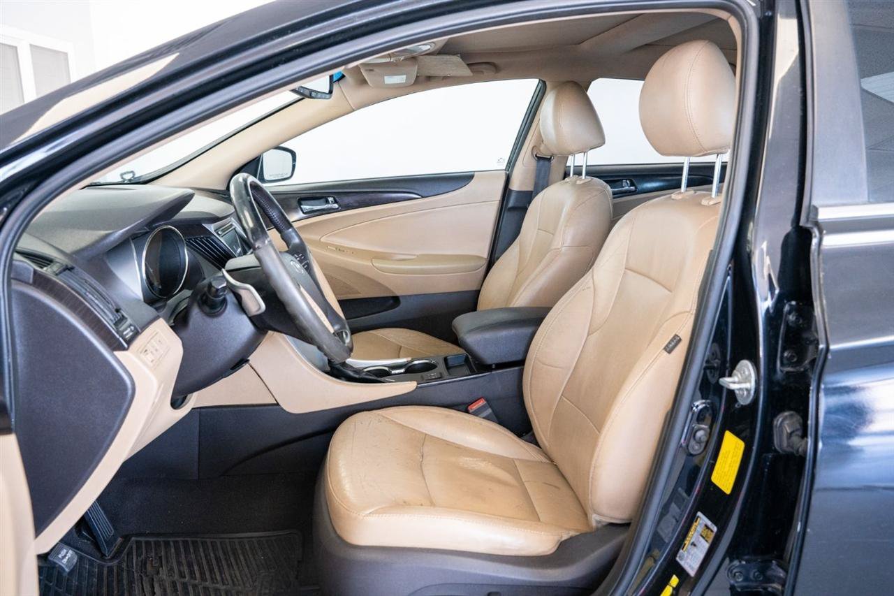 Used 2012 Hyundai Sonata Limited w/ Navigation Pkg FWD image 9