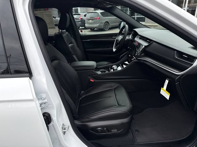 New 2026 Jeep Grand Cherokee L Limited w/ Limited Altitude Package AWD/4WD image 9