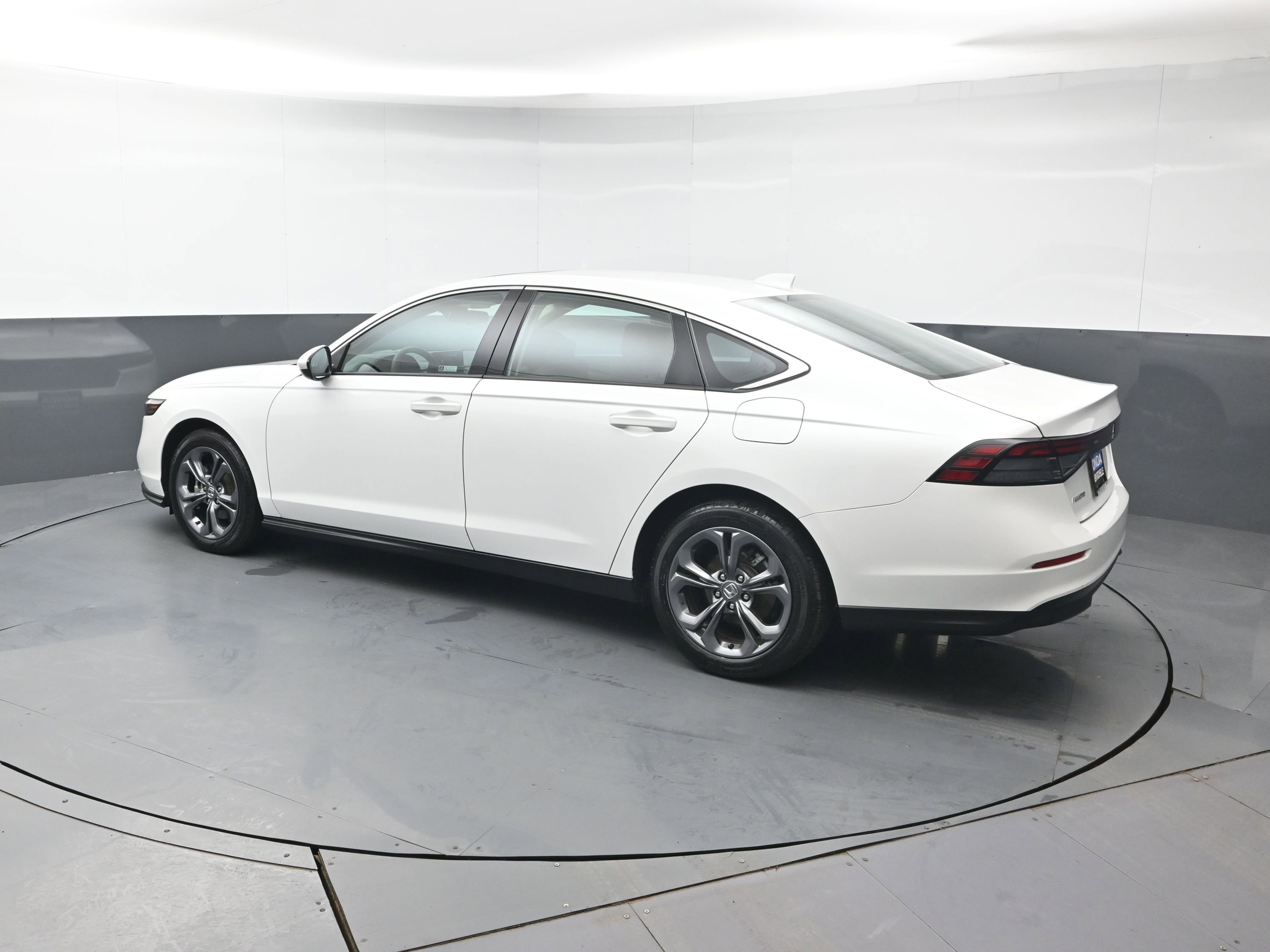 Certified 2023 Honda Accord EX image 7