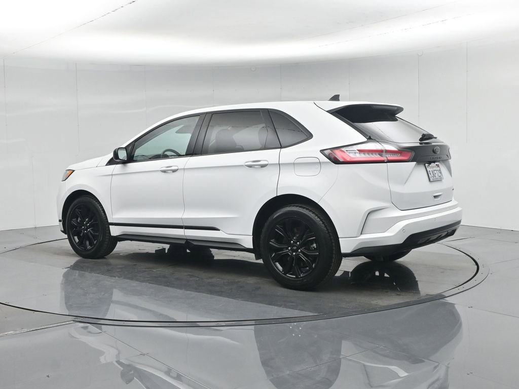 Used 2024 Ford Edge SE w/ Black Appearance Package image 7