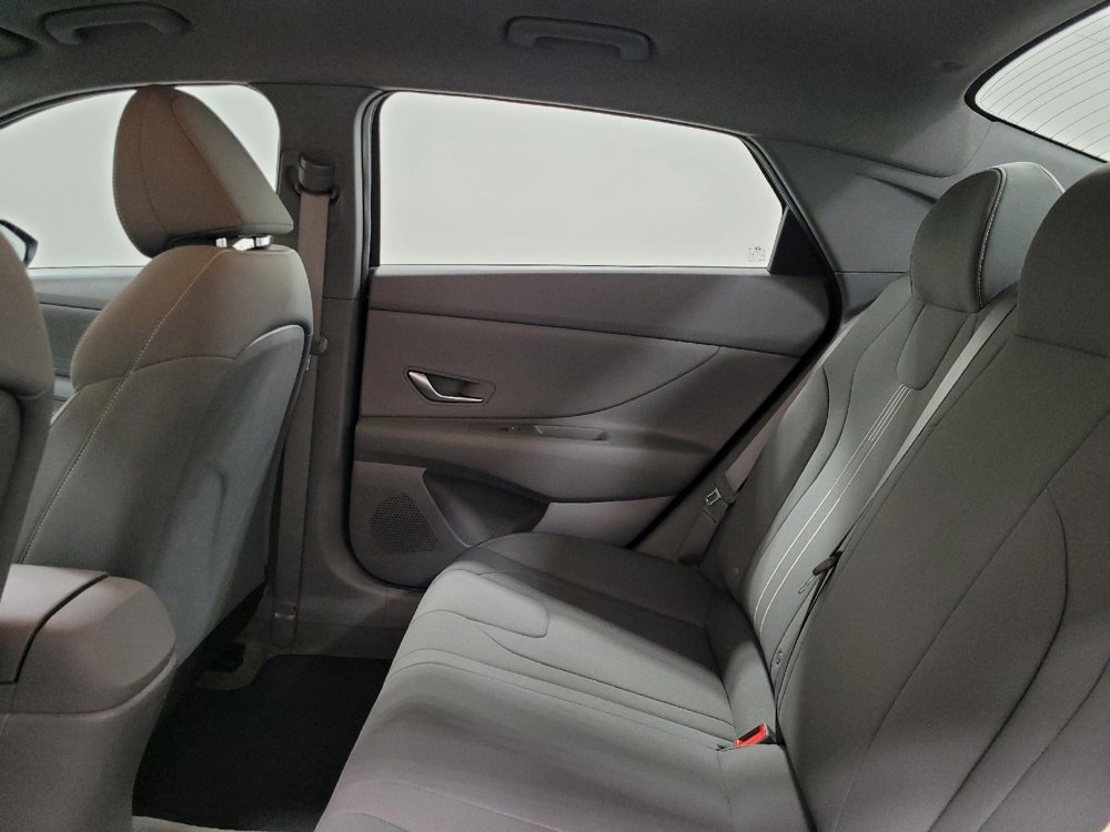 Used 2023 Hyundai Elantra SEL w/ Winter Weather Package FWD image 18