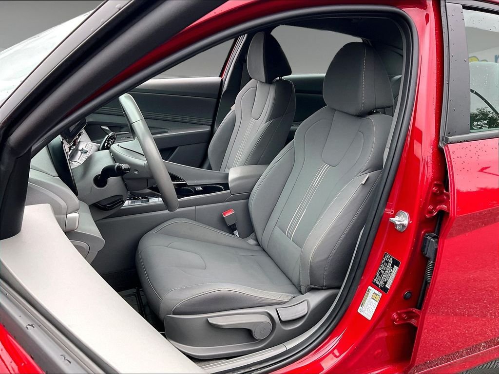 Used 2023 Hyundai Elantra SEL w/ Convenience Package FWD image 9