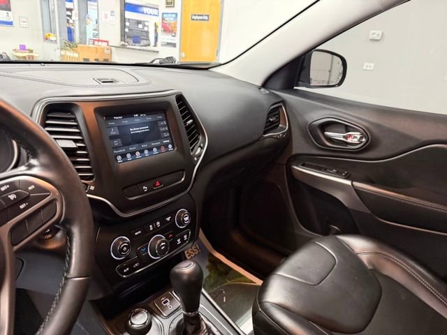 Used 2020 Jeep Cherokee Latitude Plus w/ Cold Weather Group image 27