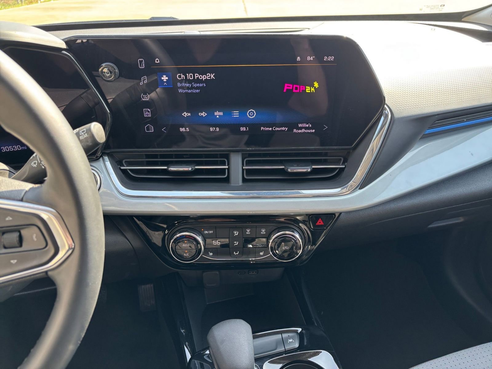 Used 2025 Chevrolet Trax LT w/ LT Convenience Package FWD image 17