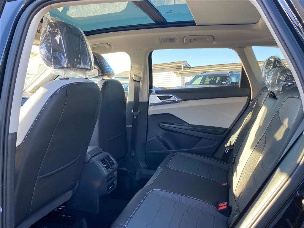 New 2026 Volkswagen Taos SE image 11