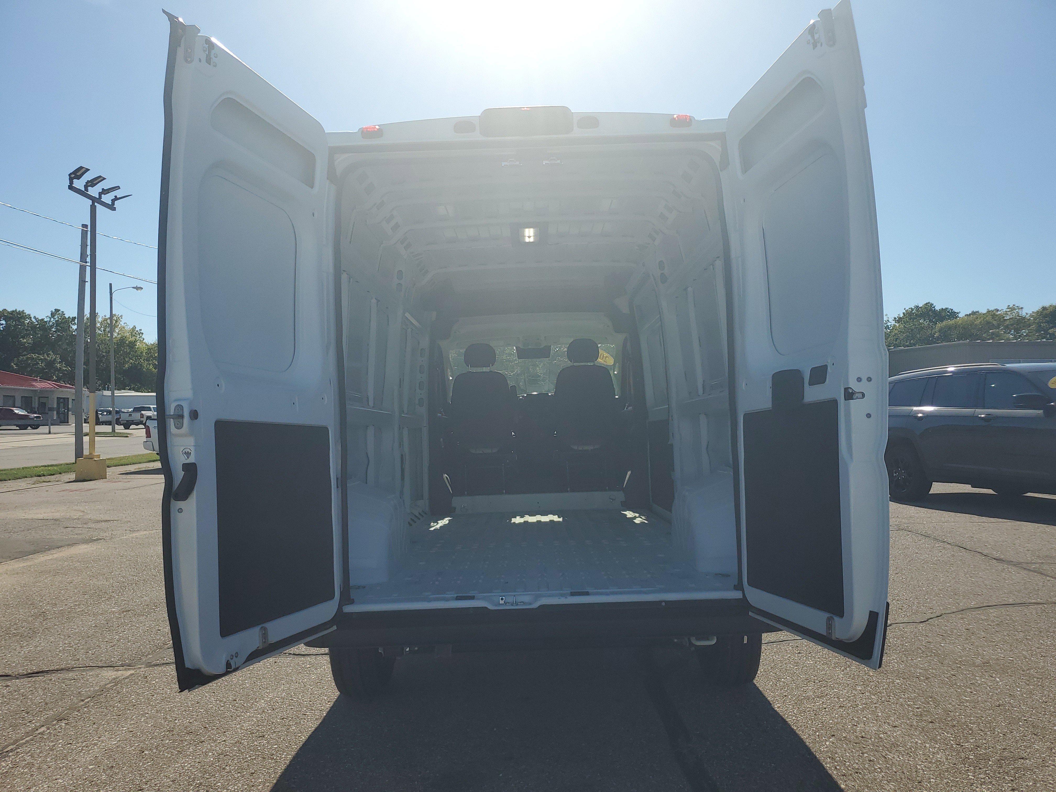 Used 2025 RAM ProMaster 2500 w/ Convenience Group image 24