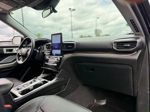 Used 2023 Ford Explorer Limited w/ Hybrid Equipment Group 310A AWD/4WD image 17