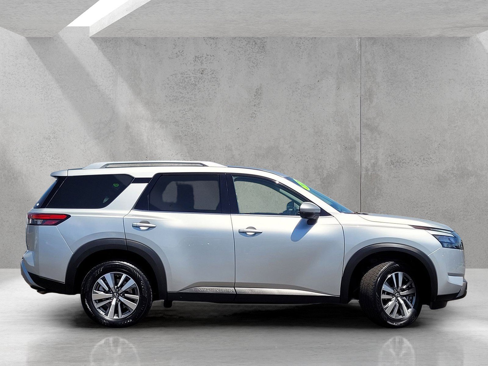 Used 2025 Nissan Pathfinder SL AWD/4WD image 4