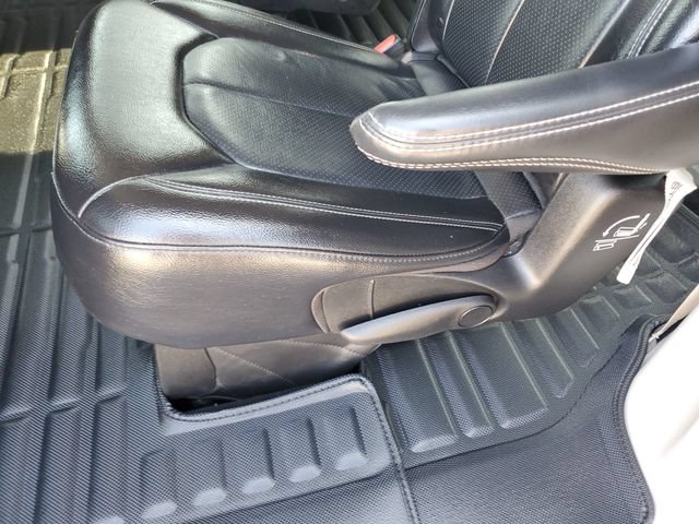 Used 2022 Chrysler Pacifica Touring-L FWD image 14