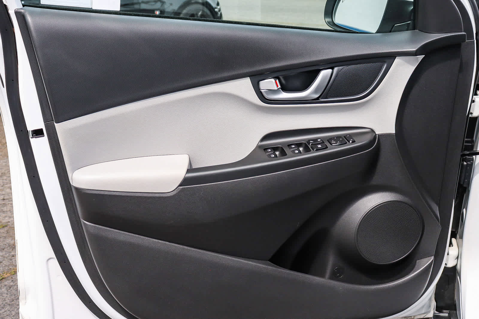 Used 2023 Hyundai Kona SE image 26