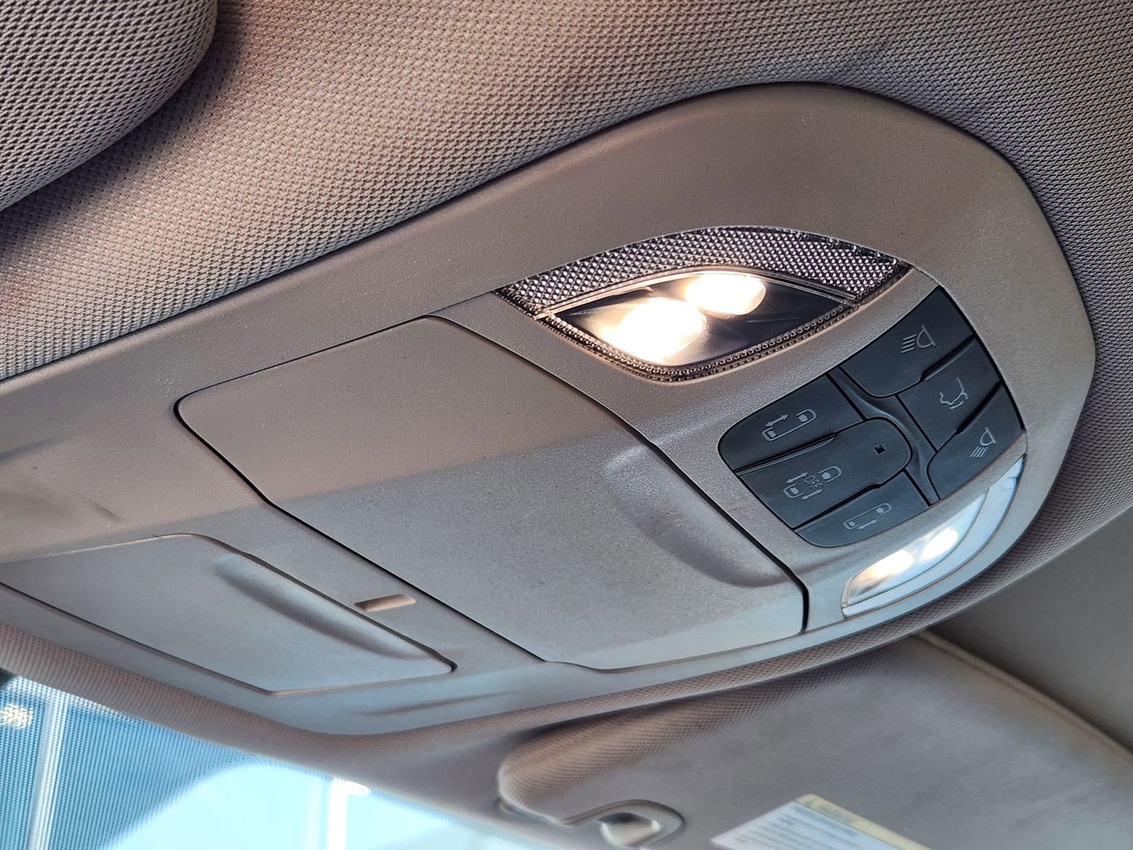 Used 2023 Chrysler Voyager LX image 28