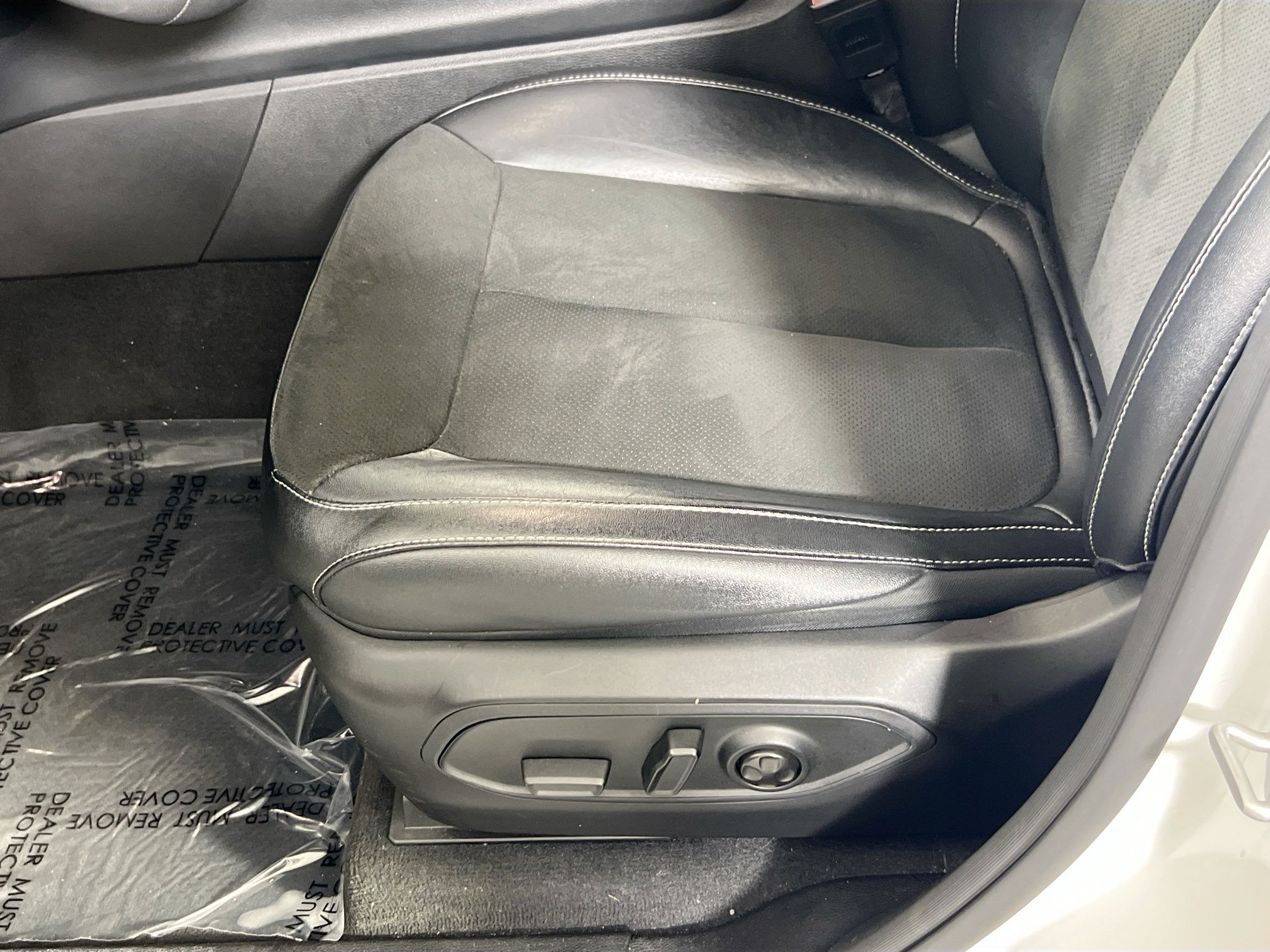 Used 2023 Jeep Grand Cherokee Altitude AWD/4WD image 18