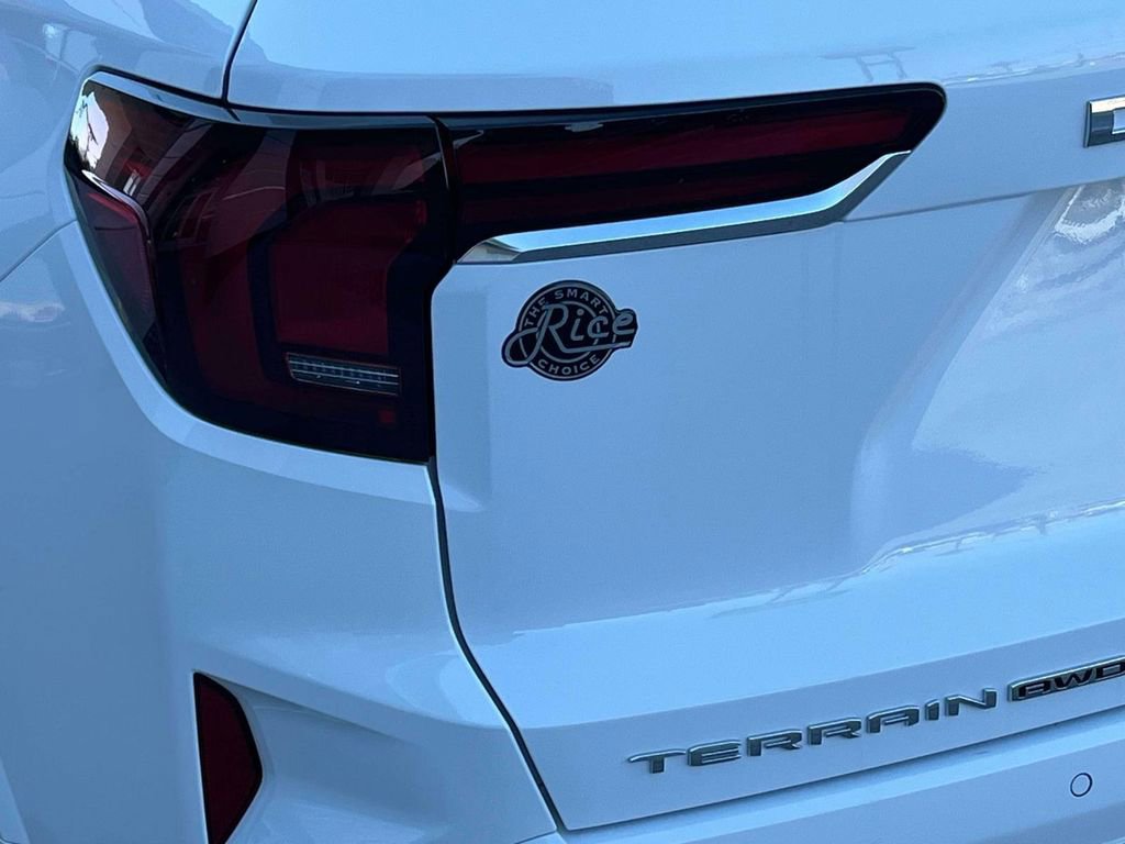 New 2026 GMC Terrain Denali w/ LPO, Floor Liner Package image 10