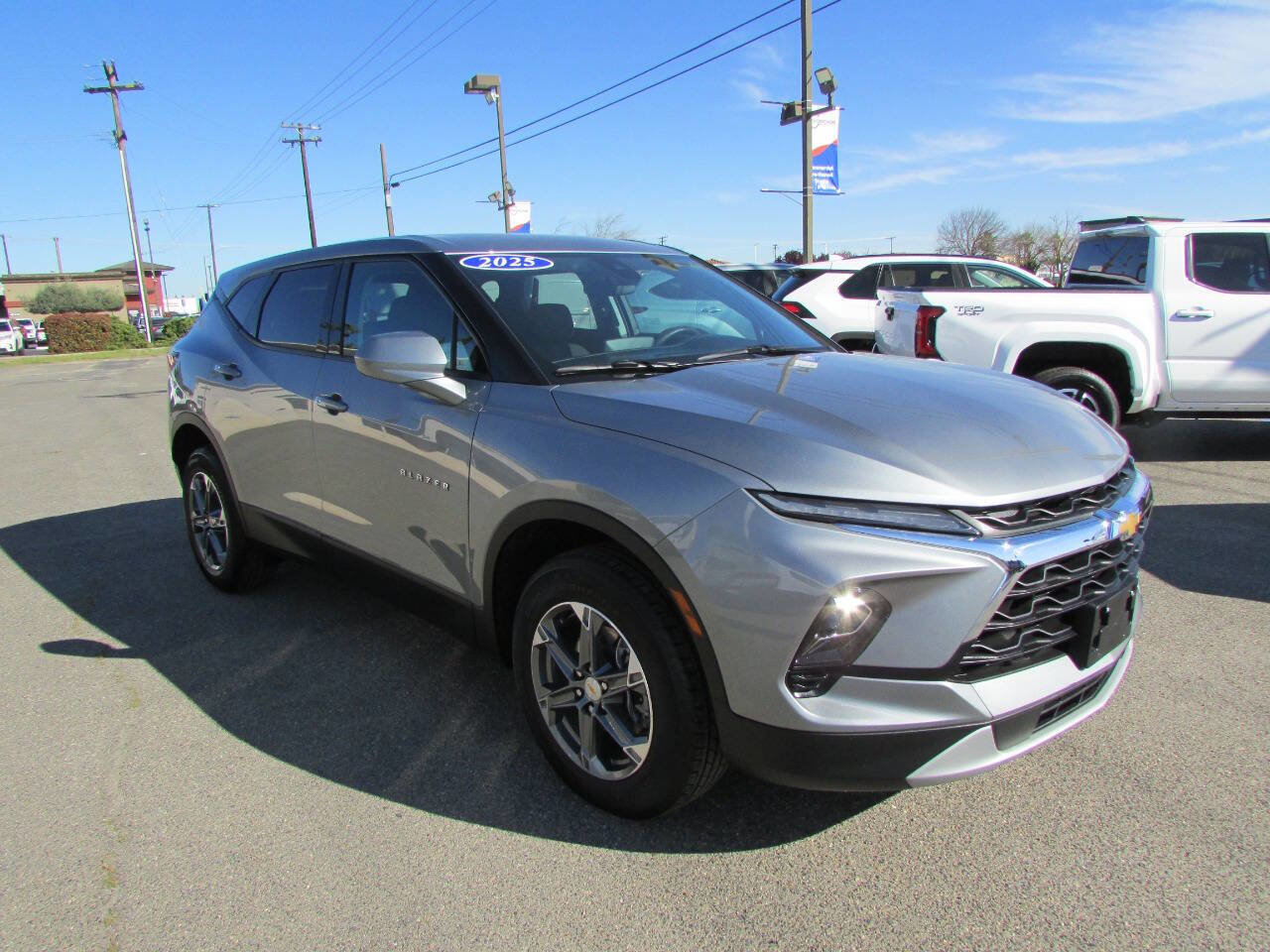 Used 2025 Chevrolet Blazer LT image 2