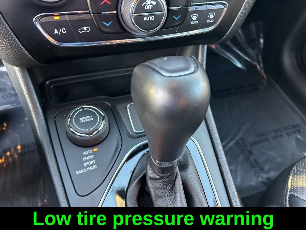 Certified 2023 Jeep Cherokee Altitude Lux AWD/4WD image 16