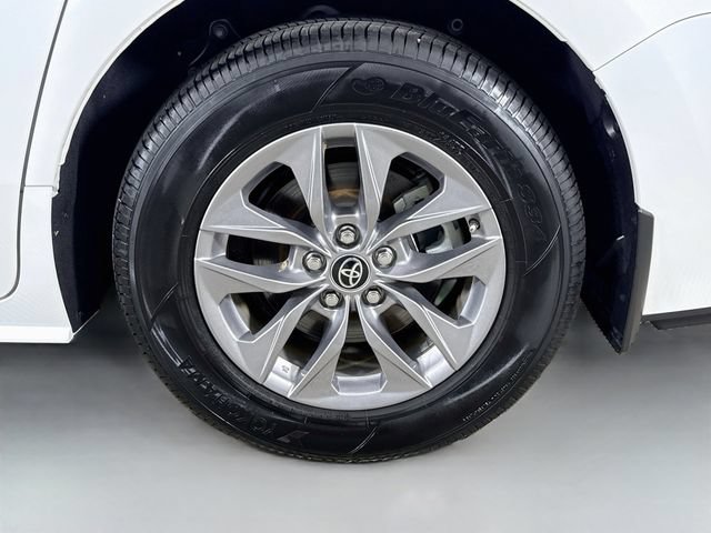 Used 2025 Toyota Sienna XLE FWD image 31