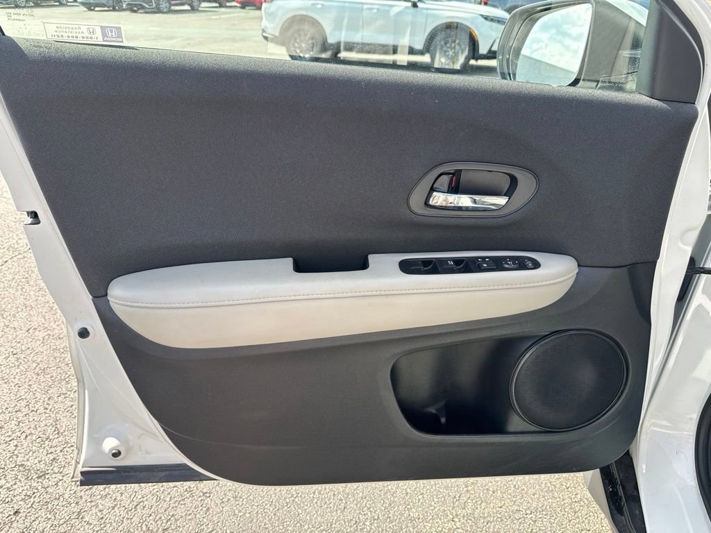 Certified 2021 Honda HR-V LX image 29