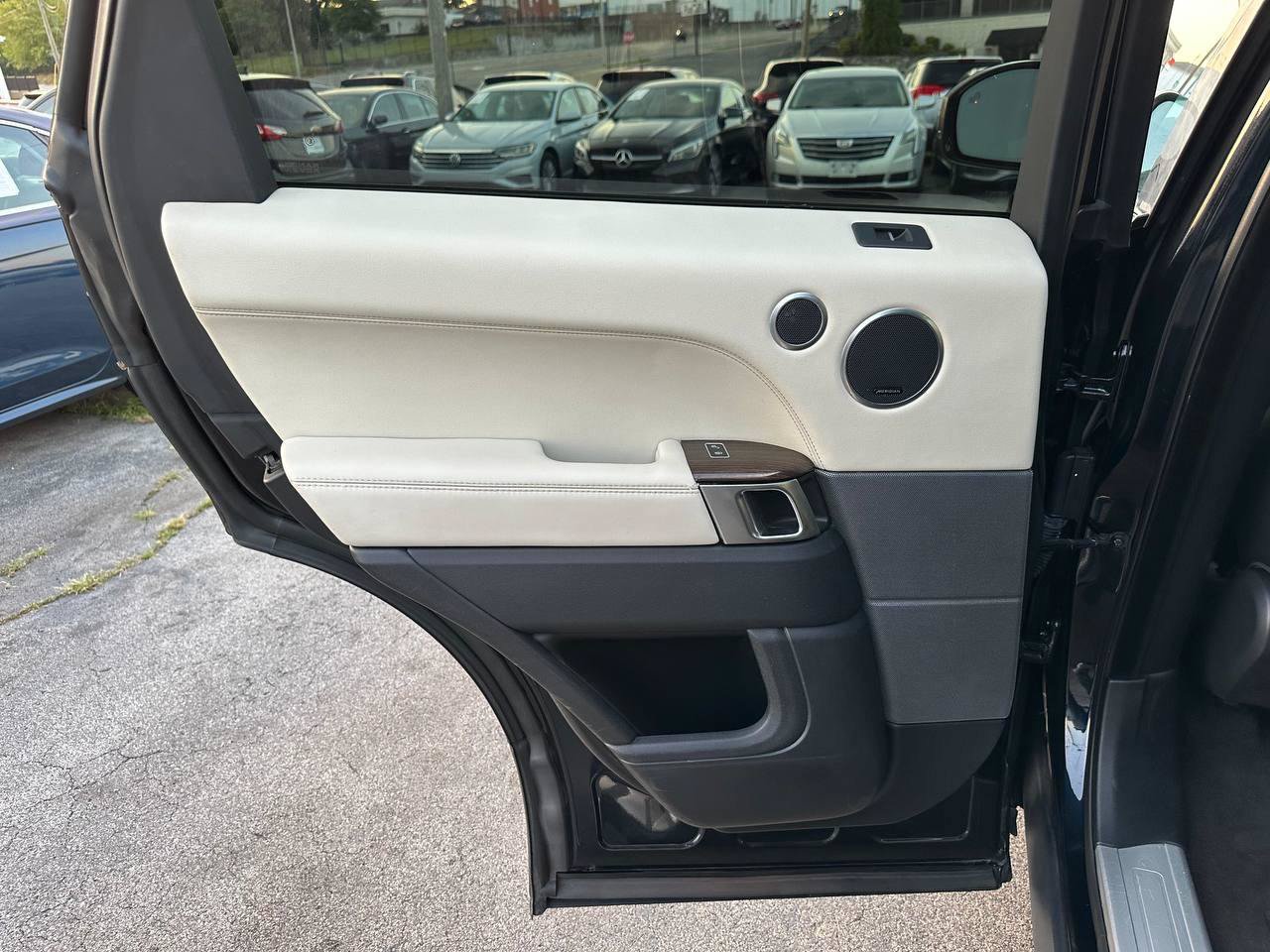Used 2015 Land Rover Range Rover Sport HSE AWD/4WD image 24