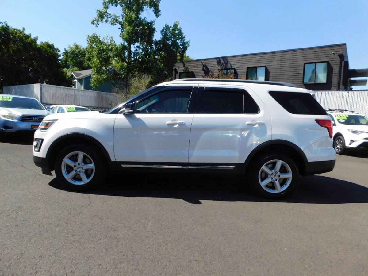 Used 2017 Ford Explorer XLT w/ Equipment Group 202A image 26