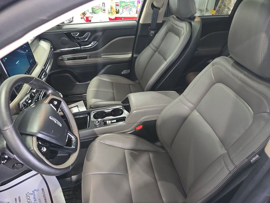 Used 2025 Lincoln Corsair AWD w/ Equipment Group 101A image 13