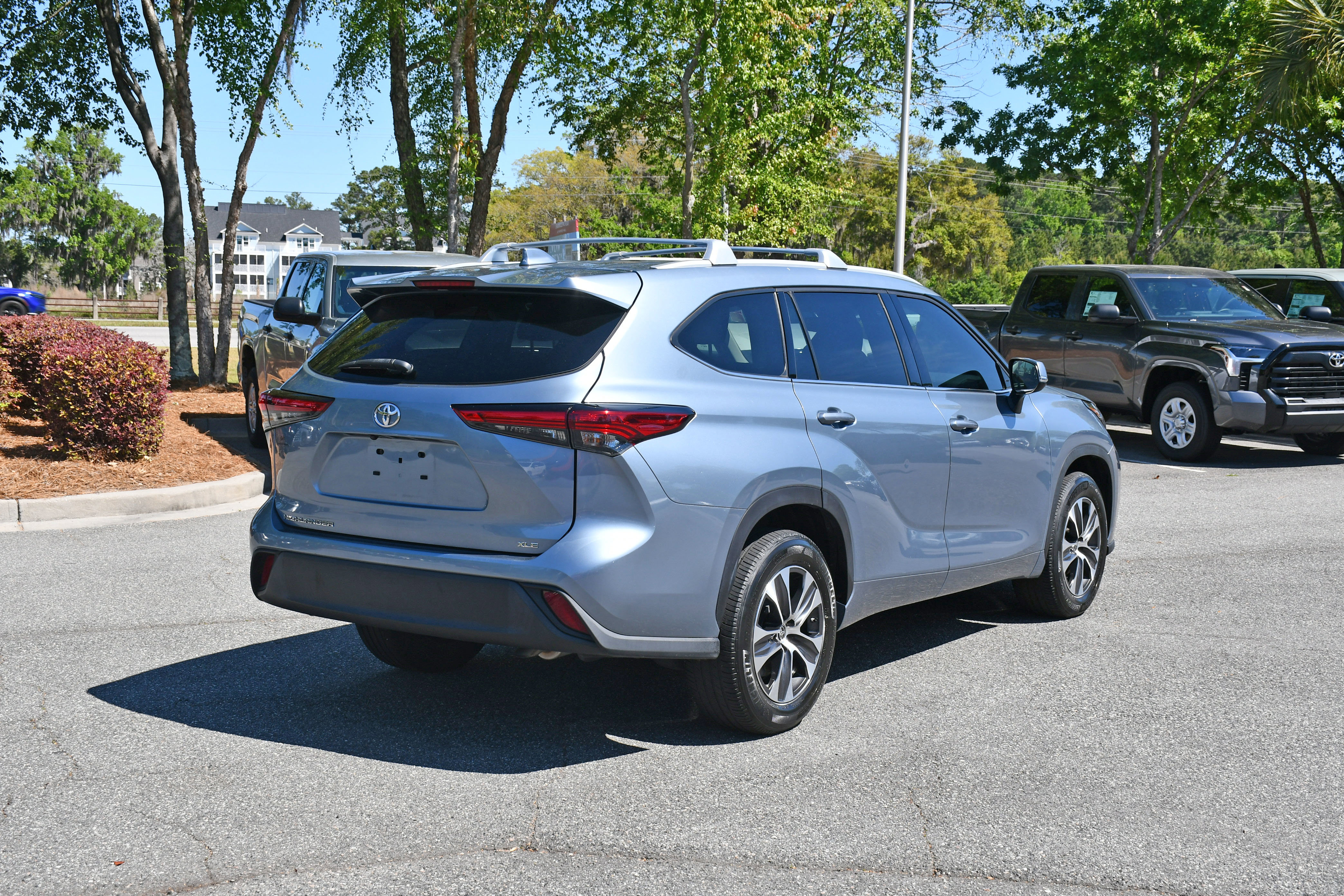 Used 2022 Toyota Highlander XLE image 4