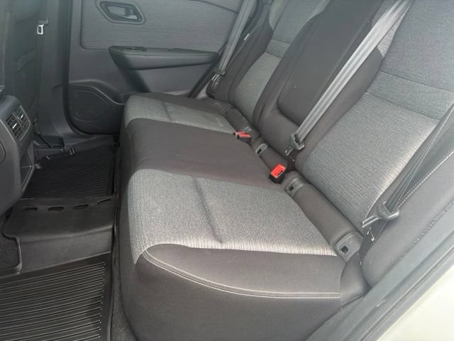 Used 2021 Nissan Rogue S FWD image 11