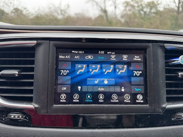 Used 2019 Chrysler Pacifica Touring-L image 19