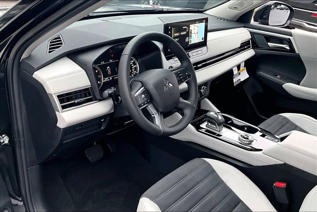 New 2025 Mitsubishi Outlander SE image 7