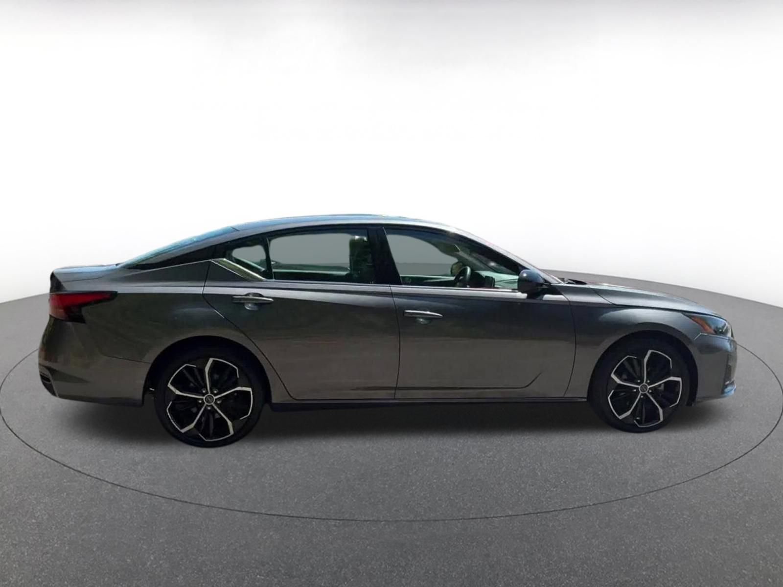Used 2025 Nissan Altima 2.5 SR FWD image 16