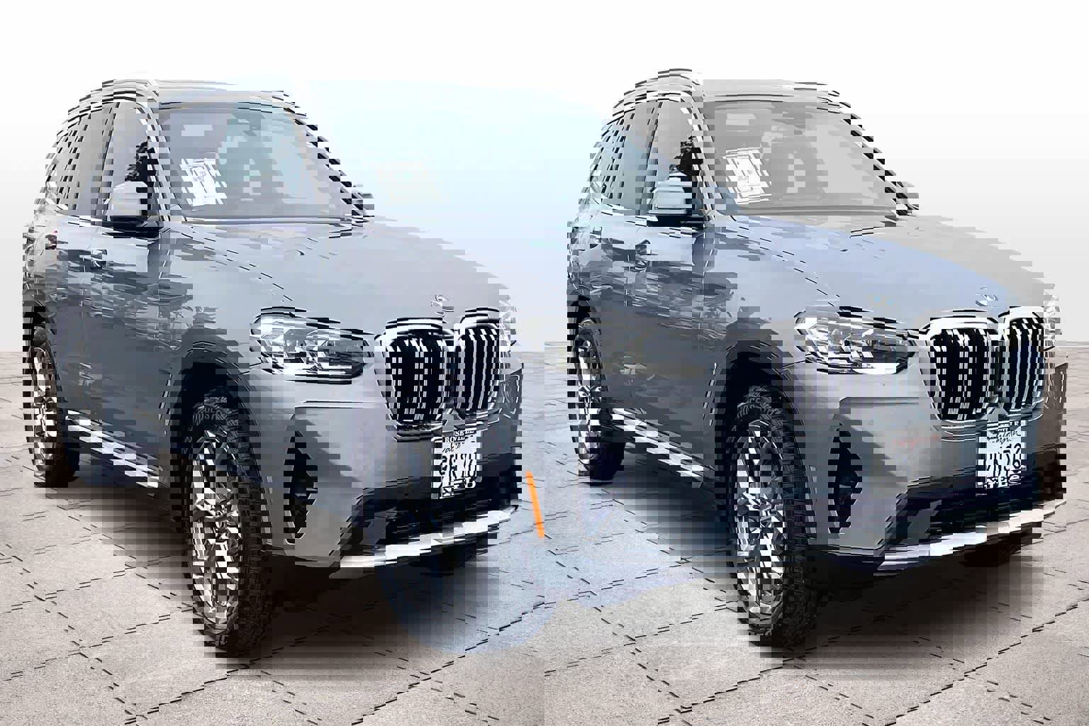 Used 2023 BMW X3 xDrive30i w/ Premium Package image 2