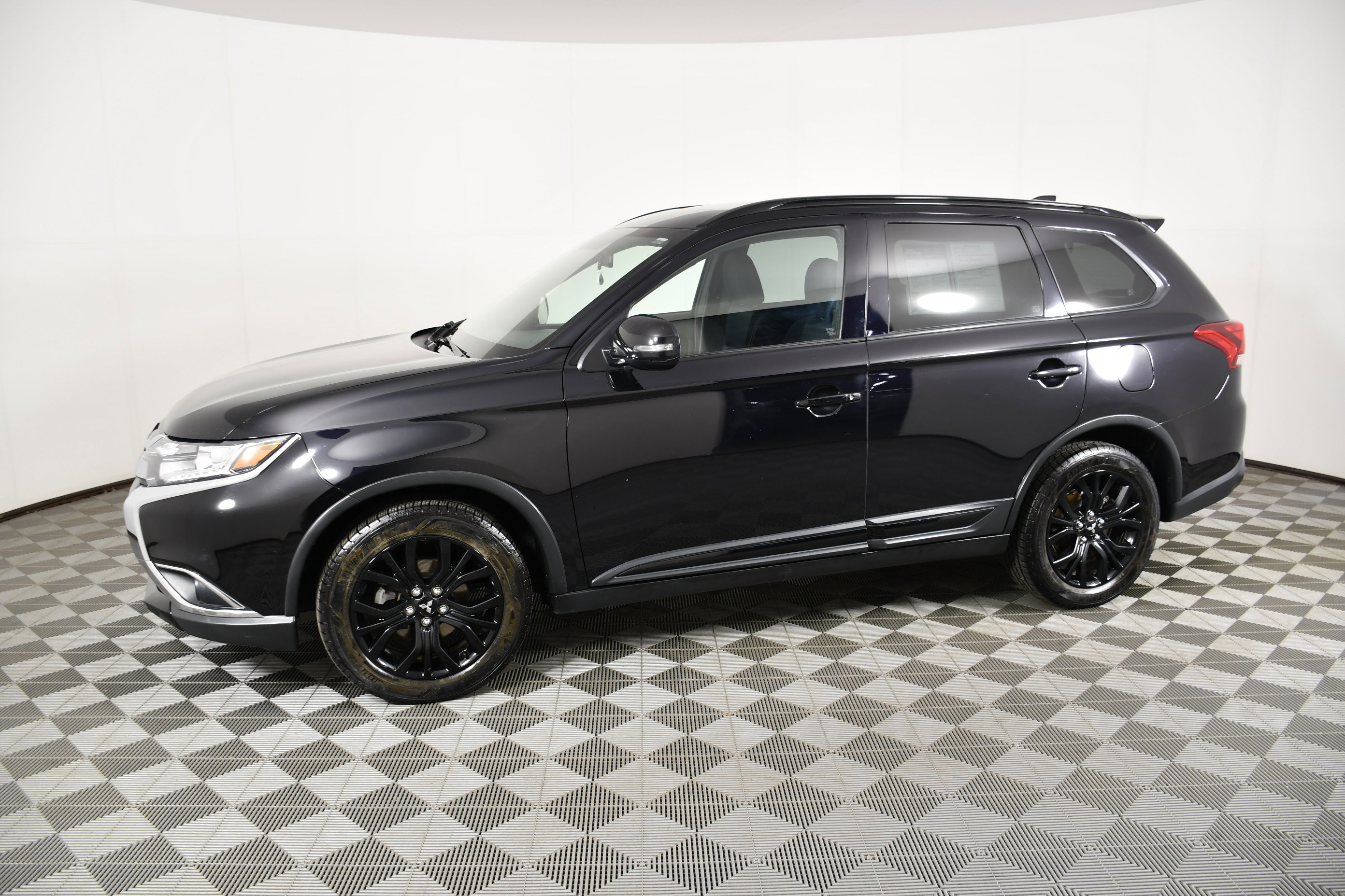 Used 2018 Mitsubishi Outlander LE AWD/4WD image 9