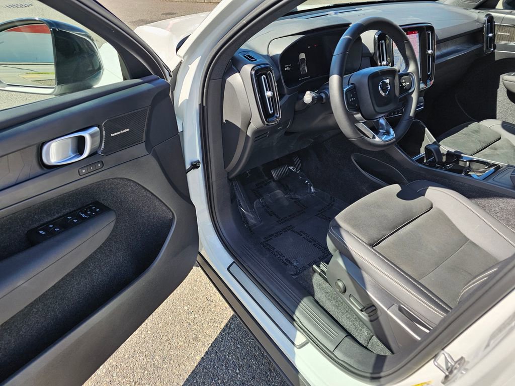 Used 2023 Volvo C40 P8 Recharge Ultimate image 15