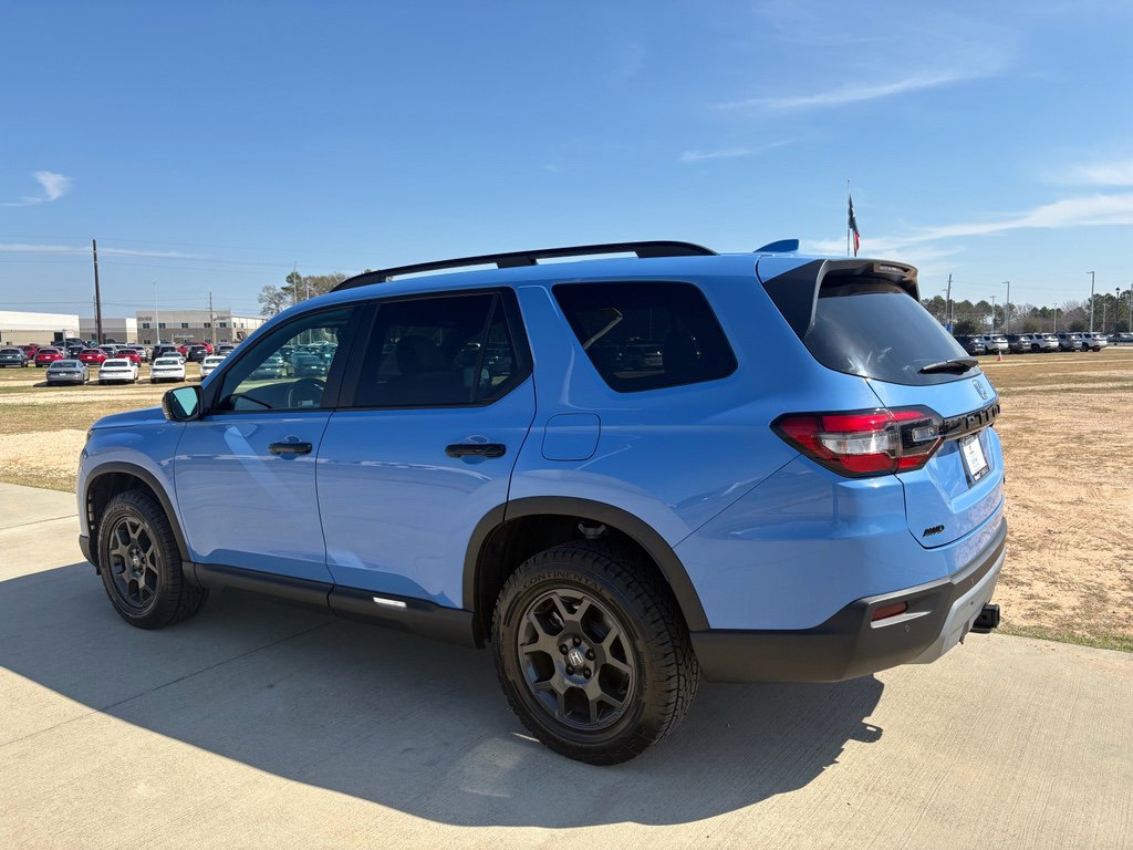 Certified 2025 Honda Pilot TrailSport image 6