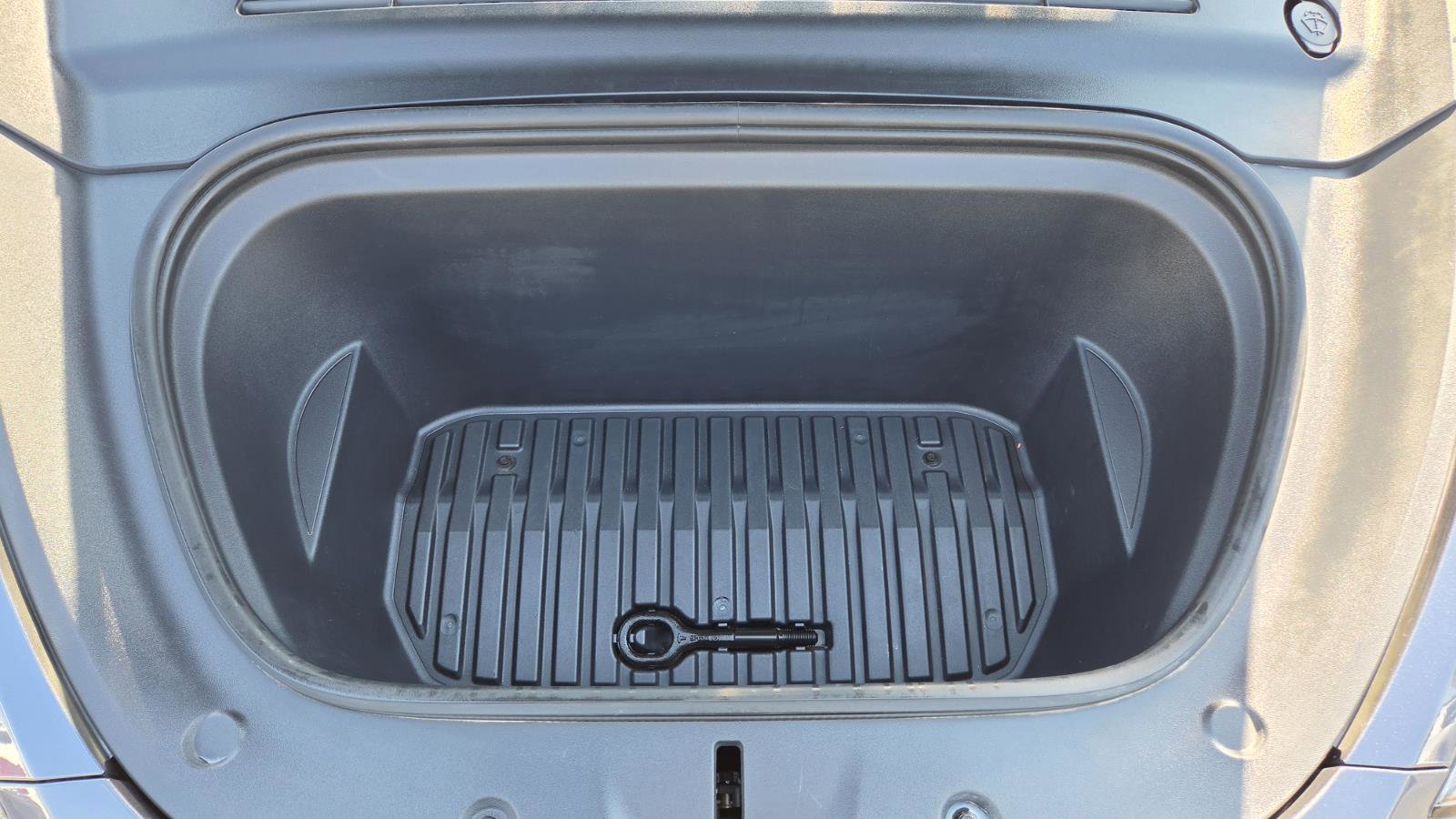 Used 2023 Tesla Model Y Long Range image 18