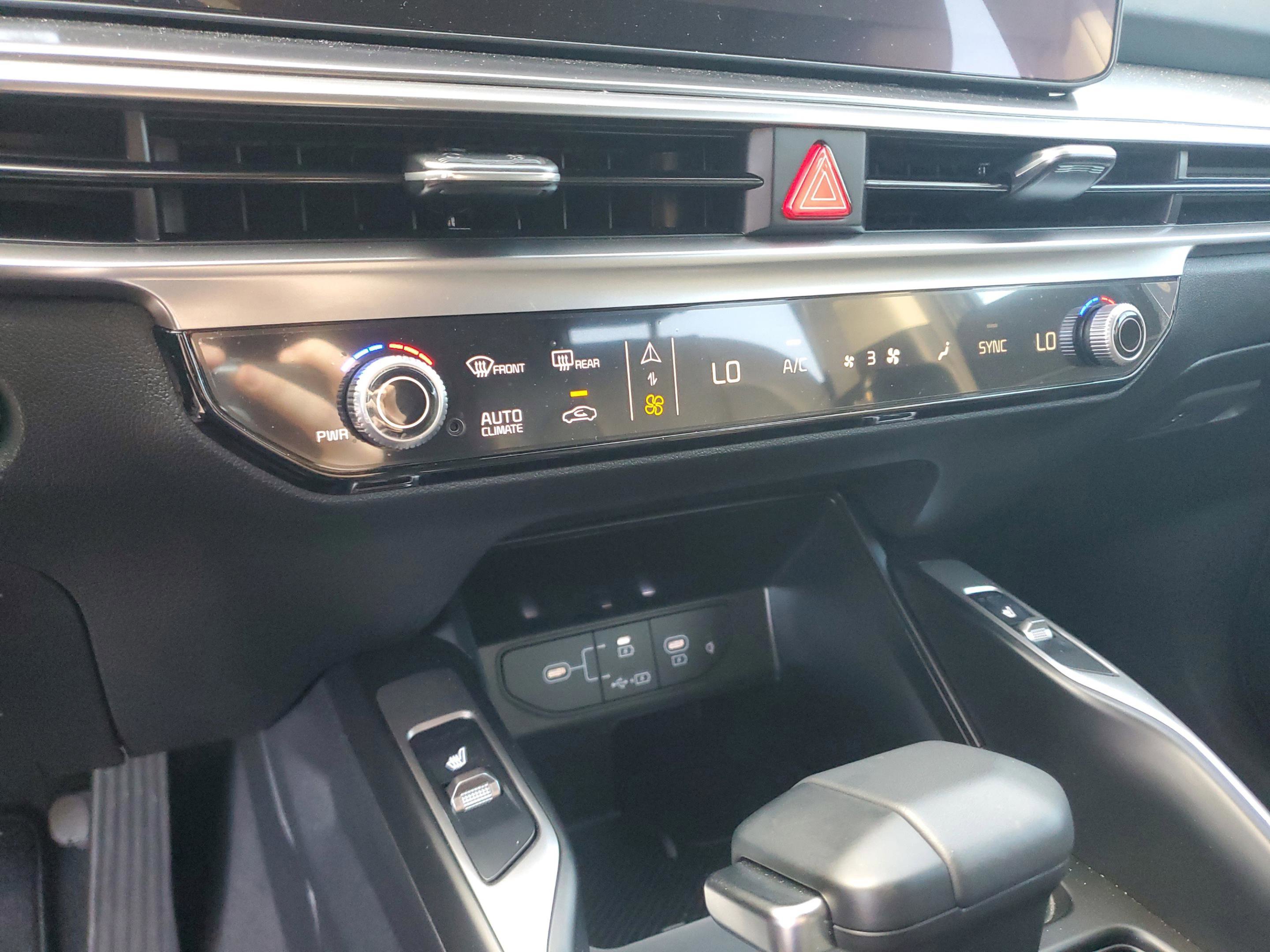 Certified 2025 Kia Sorento EX w/ Panoramic Sunroof Package FWD image 19