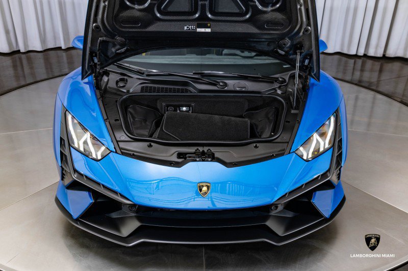 Used 2023 Lamborghini Huracan Tecnica image 5