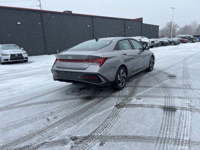 Used 2025 Hyundai Elantra SEL image 8