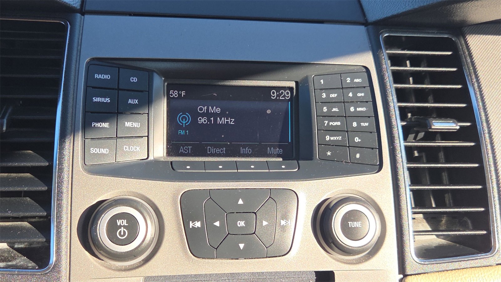 Used 2018 Ford Taurus SE image 10