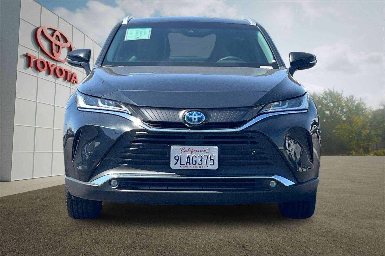 Certified 2024 Toyota Venza XLE AWD/4WD image 8