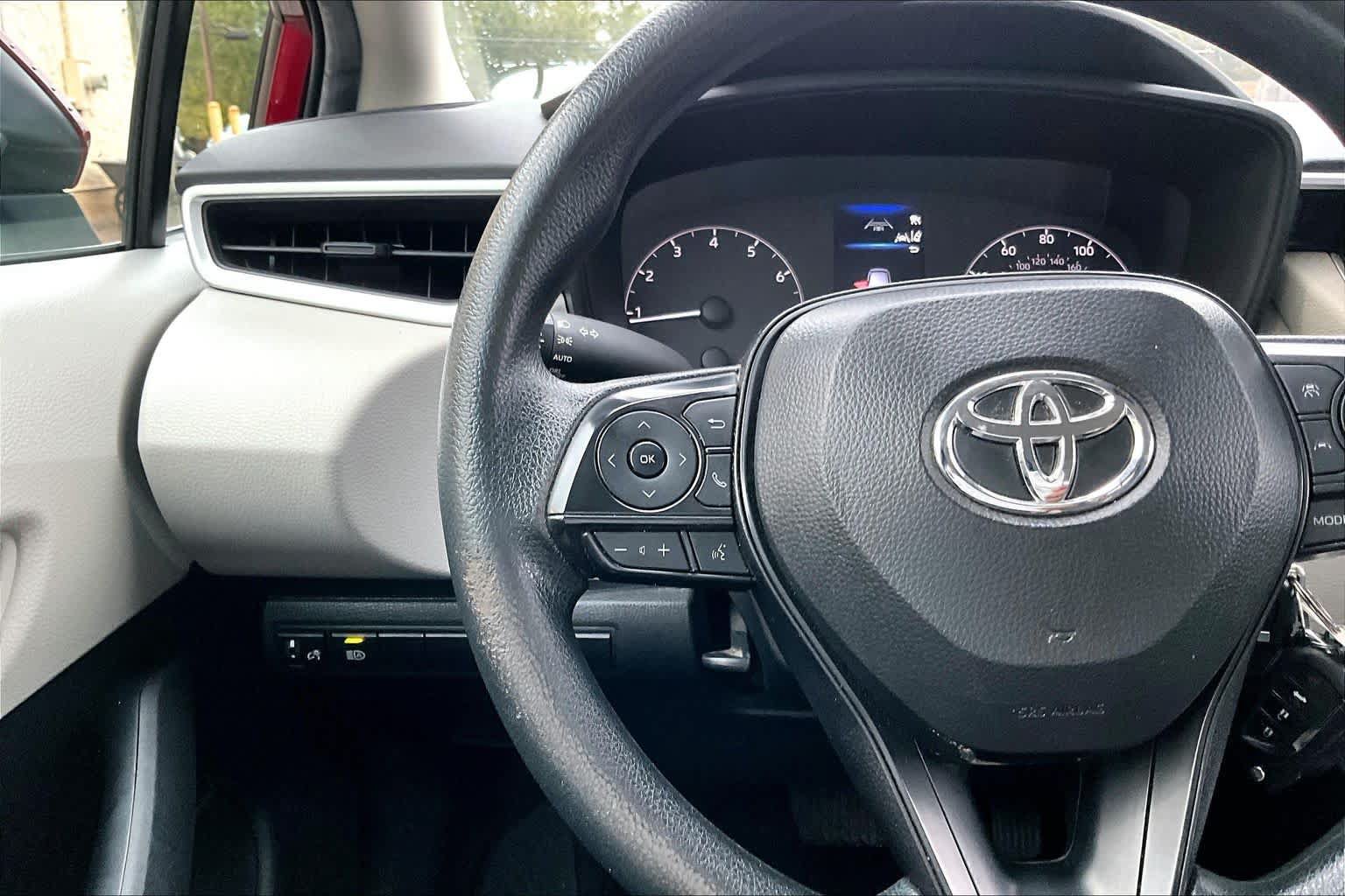 Used 2025 Toyota Corolla LE FWD image 24