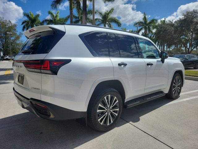 Used 2022 Lexus LX 600 4WD w/ Premium Package image 7
