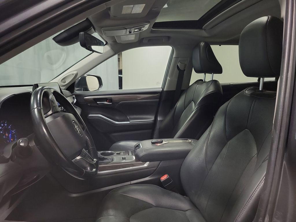 Used 2021 Toyota Highlander Limited AWD/4WD image 12