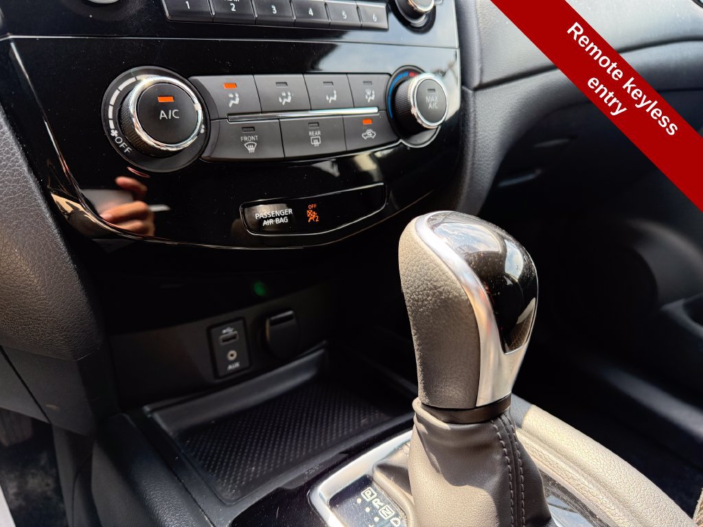 Used 2017 Nissan Rogue SV FWD image 25