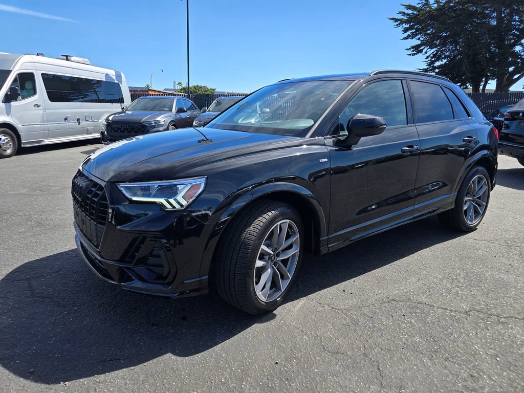 Used 2025 Audi Q3 2.0T Premium w/ Convenience Package image 2